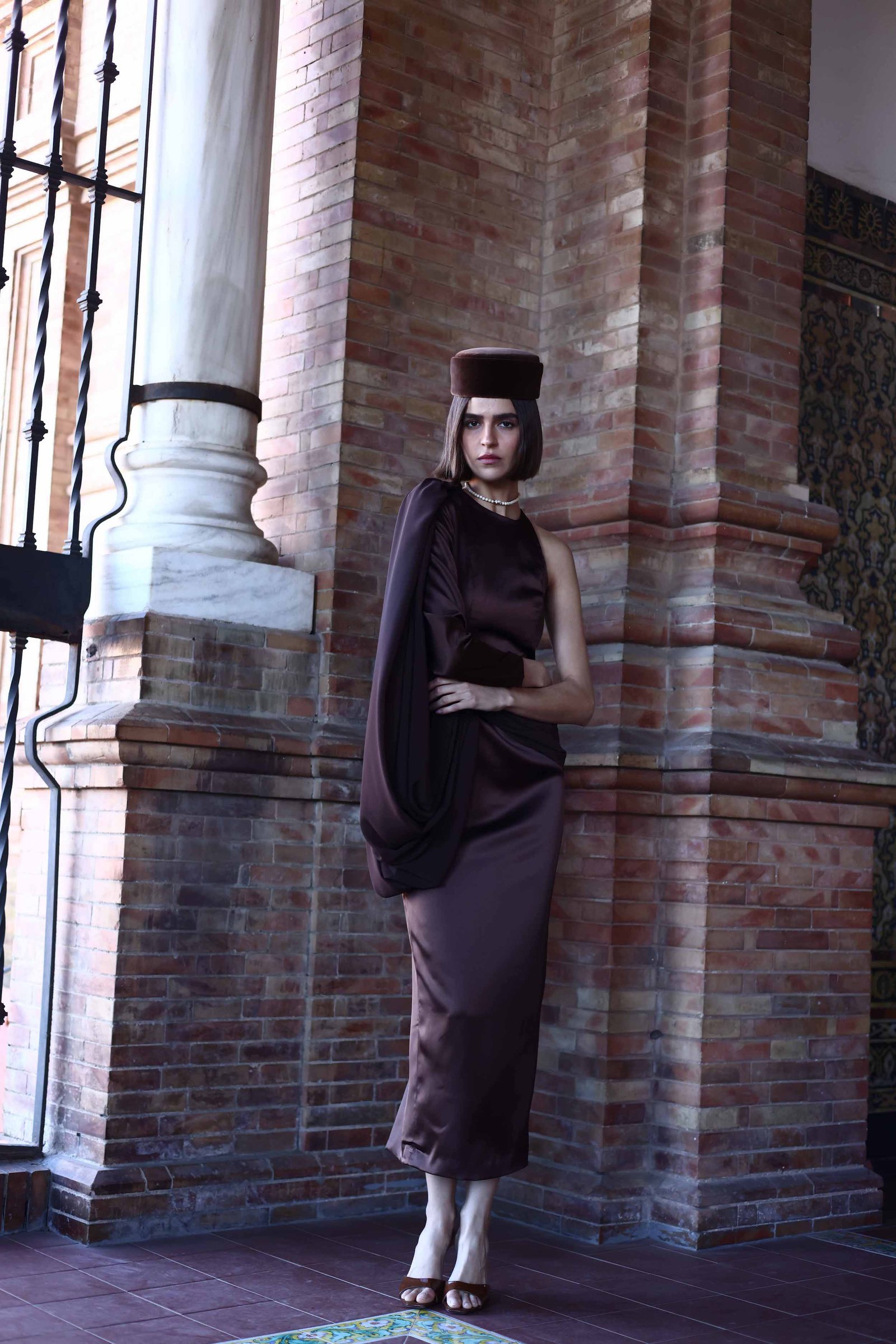 VESTIDO ASYM BROWN